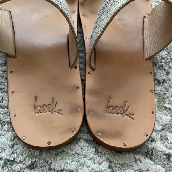 Beek Finch All-Leather Toe Ring Sandals Womens Size 11 Snake Skin Print - Picture 7 of 8